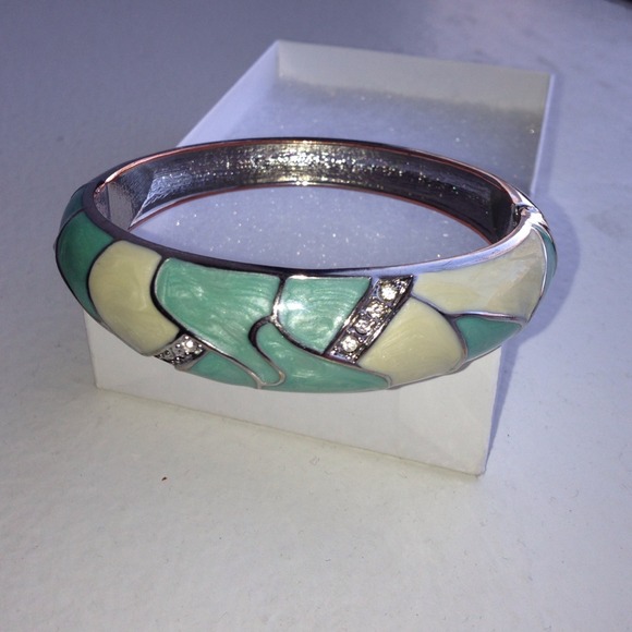 Bracelet w/ rhinestone, pearl & jade marbled print