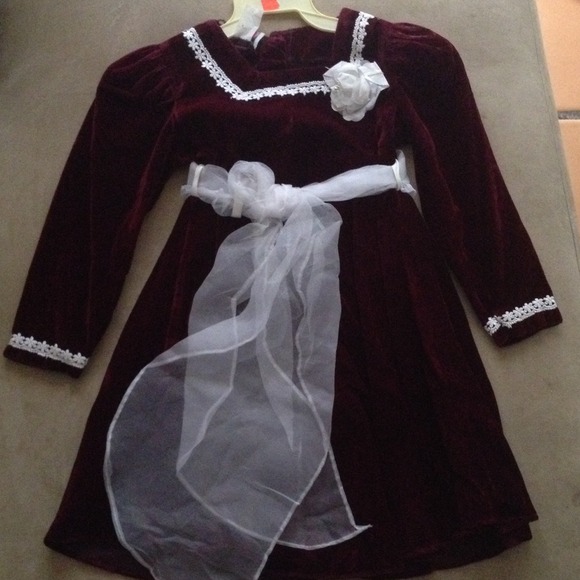 Stunning velvet party dress