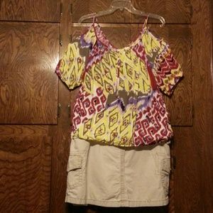 *REDUCED* Cato print top w/Faded Glory kahki skort