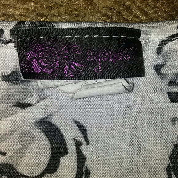 Casual dress top. (Price dropped) - Picture 2 of 2