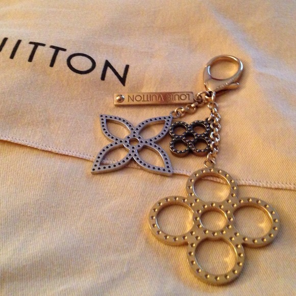 💢SOLD💢Louis Vuitton Tapage Charm