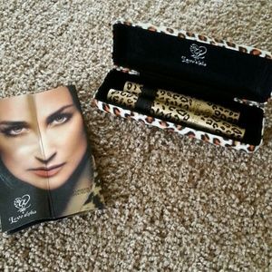 Cashmere mascara