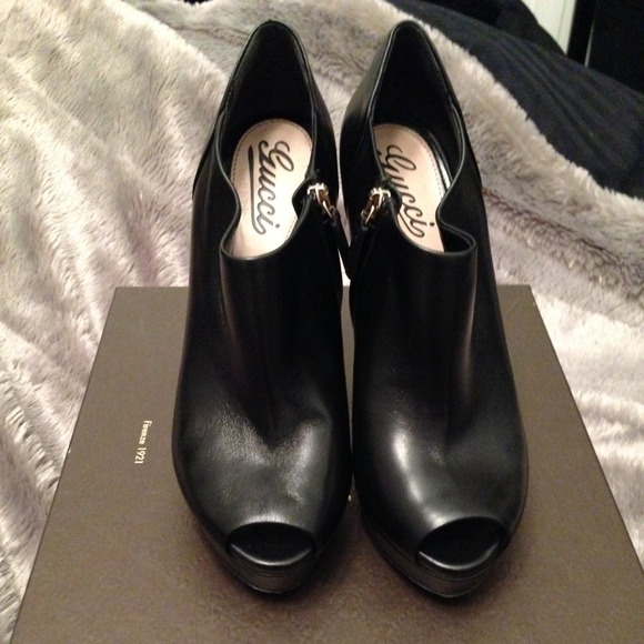 🔻SOLD🔺Gucci Leather Platform Booties - Picture 2 of 4