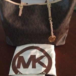 ⭐️⭐️Reduced ⭐️⭐️Michael Kors Tote (Authentic)