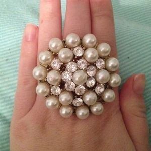 Big pearl and rhinestone ring