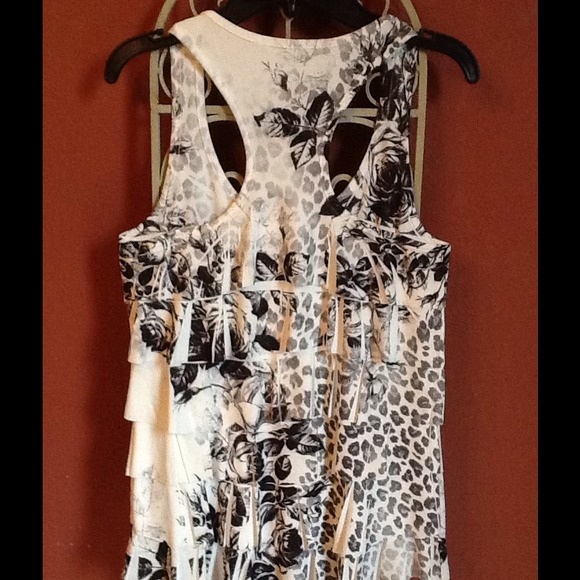 Beautiful ruffle layered floral Forever21 tank! - Picture 2 of 3