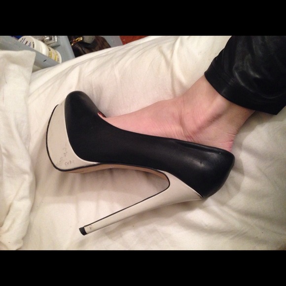 ❤️Host Pick❤️ Black and white shoes from Aldo