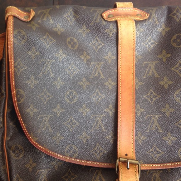 Addl pics of Louis Vuitton Saumur 35