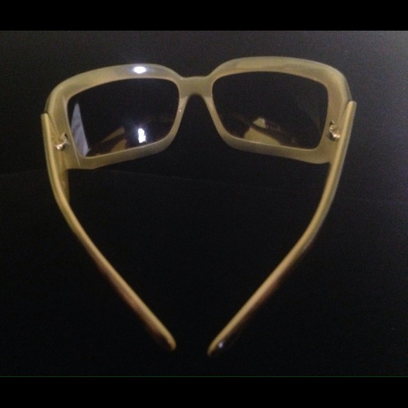 Juicy Couture "Shades of Couture" Sunglasses. - Picture 3 of 4