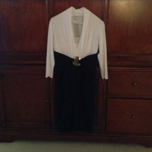 Black & white size 4 Cache dress. New.