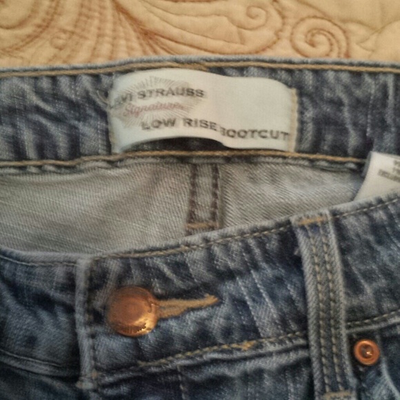 Levis - Picture 2 of 3