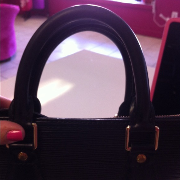❌SOLD❌Additional pics of Louis Vuitton Epi