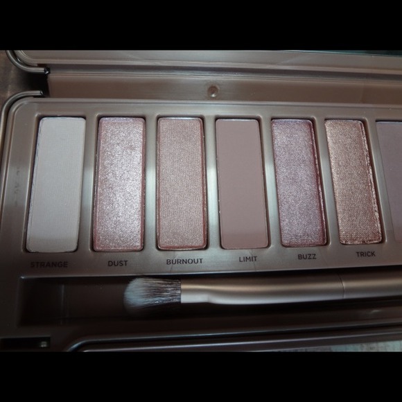 Naked 3 - Picture 2 of 4