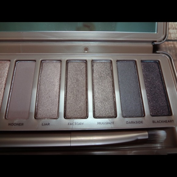 Naked 3 - Picture 3 of 4