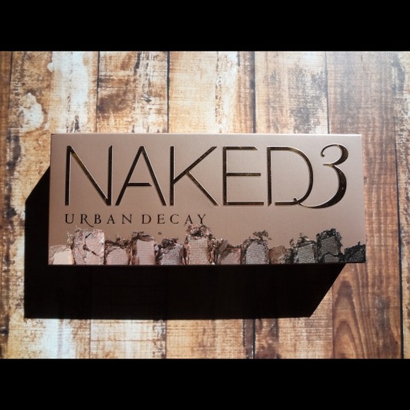 Naked 3 - Picture 4 of 4