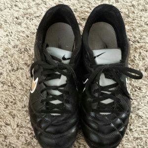 Boy's Soccer Cleats Size 5