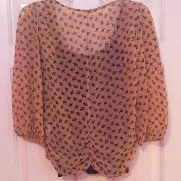 Tan patterned top - Picture 2 of 3