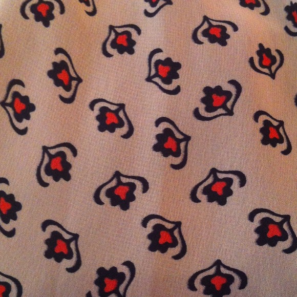 Tan patterned top - Picture 3 of 3