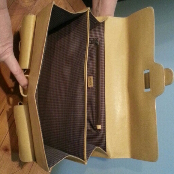 Yellow Maxx New York handbag - Picture 2 of 2