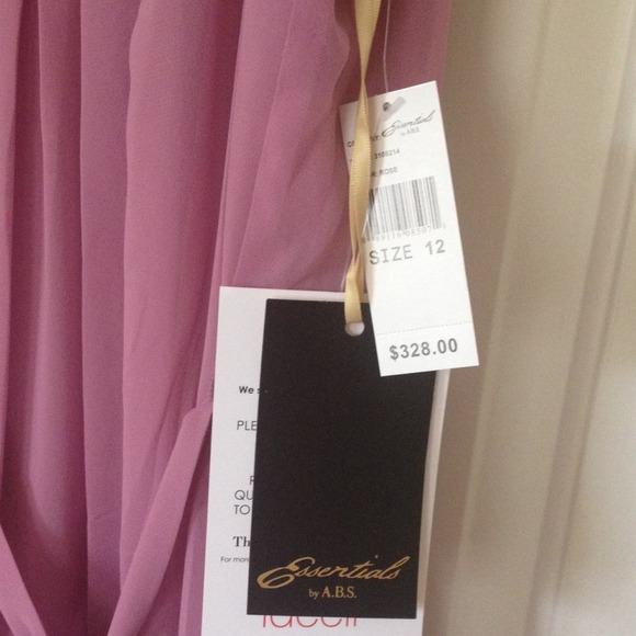 🌸🎉HOST PICK🎉Essentials by A•B•S - Picture 2 of 2