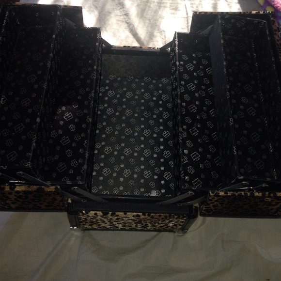 Large Caboodle *Make-Up Case* - Picture 3 of 4