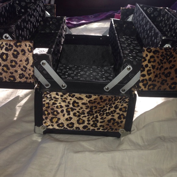 Large Caboodle *Make-Up Case* - Picture 4 of 4