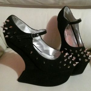 CUTE BUMPER SHOES !!