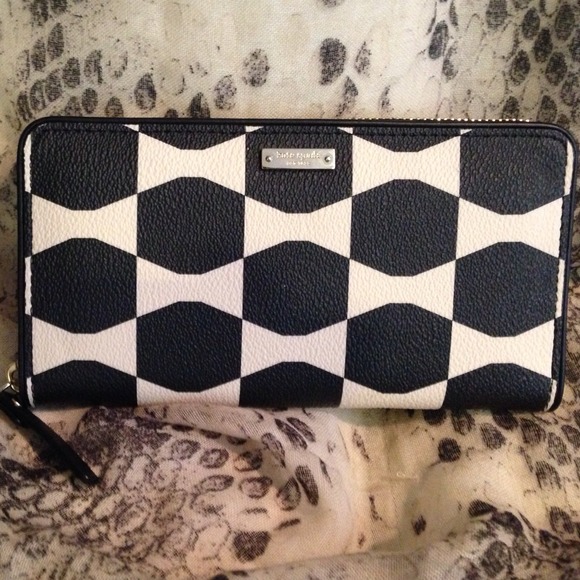 **SALE** Kate spade New York Lacey Bow Tile Wallet