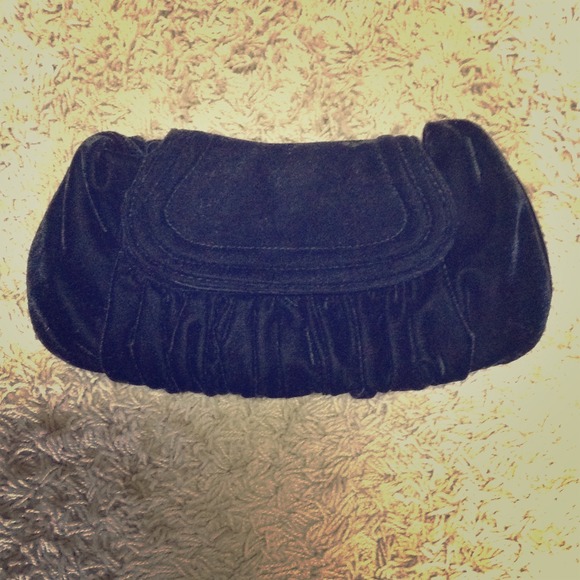 ✨CLOSET CLEARANCE✨Black Velvet Clutch