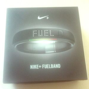 Nike + FuelBand NEVER USED size Large.