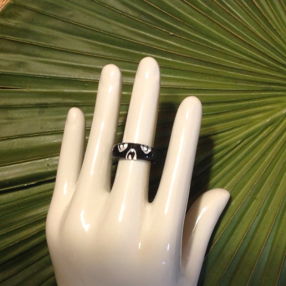 Jewelry - Picture 3 of 4