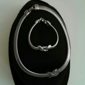 A set of necklace and bracket.