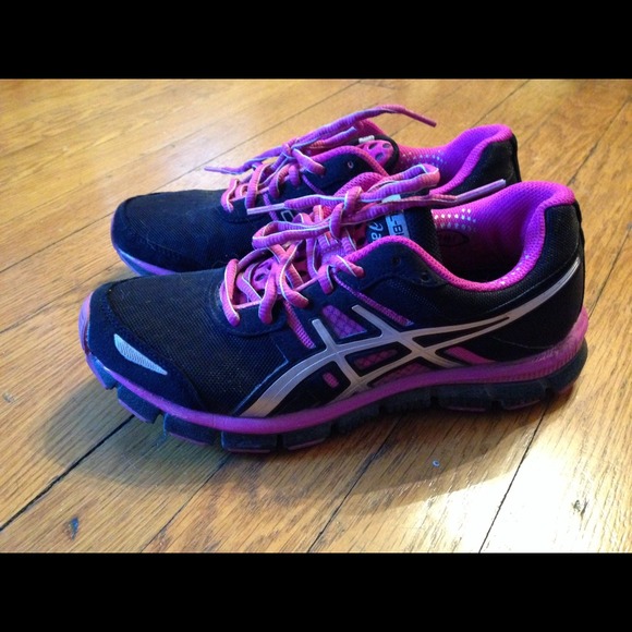Asics pink and black running shoe!
