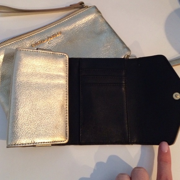 Gold leather wristlet and iPhone 4/4s case - Picture 3 of 4