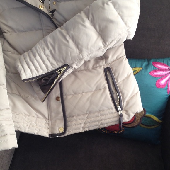 Zara beige short puffer coat - Picture 3 of 3