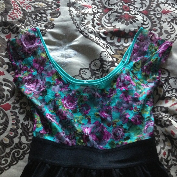 SOLD. Floral Dress - Picture 2 of 3