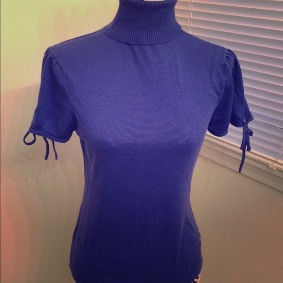 📚 2/$12 Studio Y Short Sleeved Knit