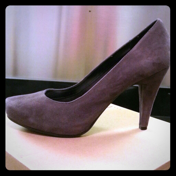 Me Too... gray pumps