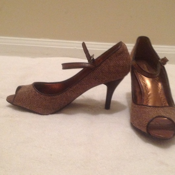 Heels - Picture 1 of 1