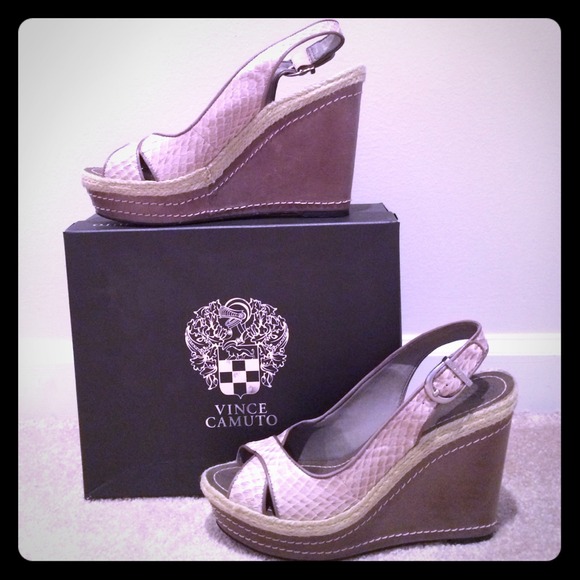 Vince Camuto White White/Ash Snake sandals