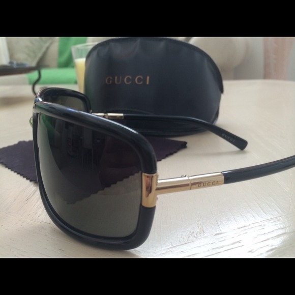⭕️Sold⭕️Authentic Gucci oversize sunnies - Picture 2 of 2