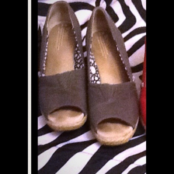 Used Grey toms!!