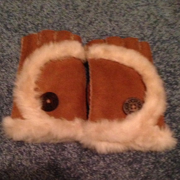 UGG fingerless gloves