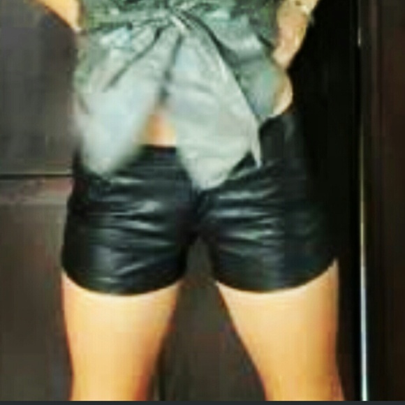 Booty shorts - Picture 2 of 4