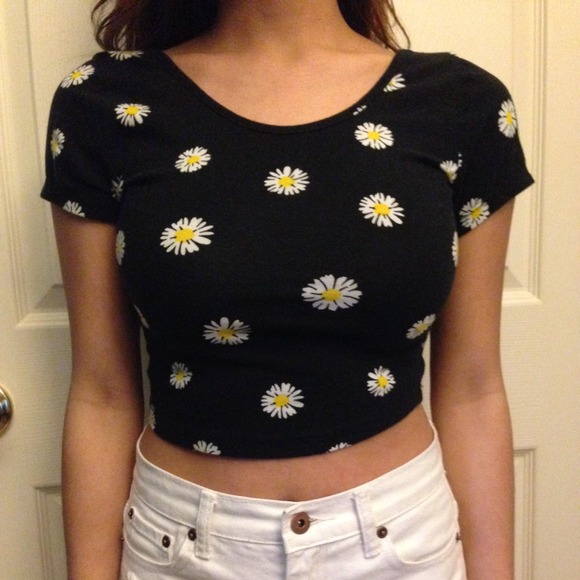 Brandy Melville Daisy Giselle Top - Picture 3 of 4