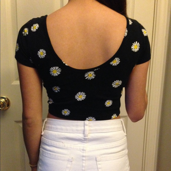 Brandy Melville Daisy Giselle Top - Picture 4 of 4