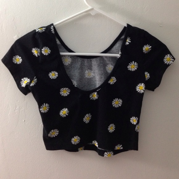 Brandy Melville Daisy Giselle Top - Picture 2 of 4