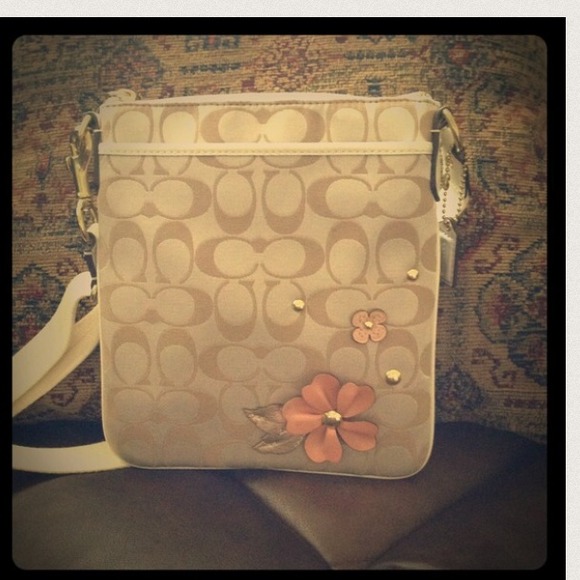 Coach crossbody...📛SOLD📛 - Picture 1 of 3