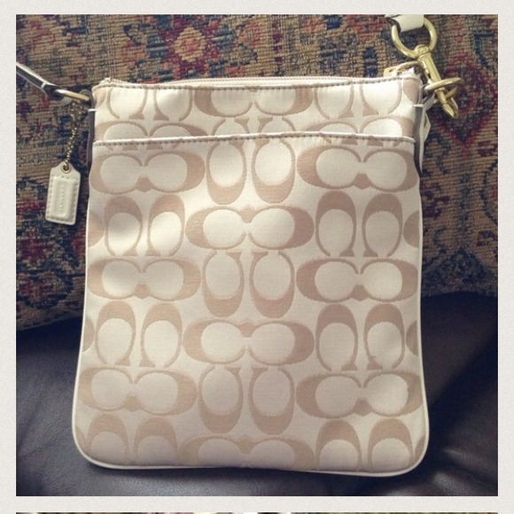 Coach crossbody...📛SOLD📛 - Picture 2 of 3