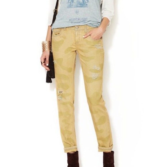 📦Bundled📦 Free People Distressed Camo Jeans - Picture 2 of 3